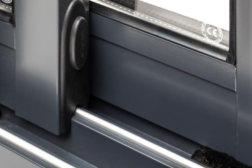 Damper plugs in the ends of the doors for comfortable opening and closing.